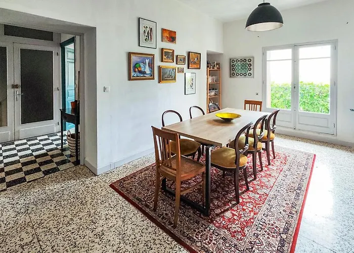 Maison De Caractere Chaleureuse Avec Grand Jardin Gabian